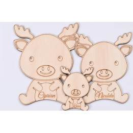 L394-Decupaj din lemn "Familie de reni personalizabila"  25 x15cm - 1 buc