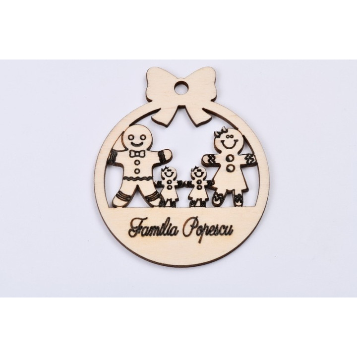 L402-Glob din lemn "Familie din turta dulce"  11 x10cm - 1 buc