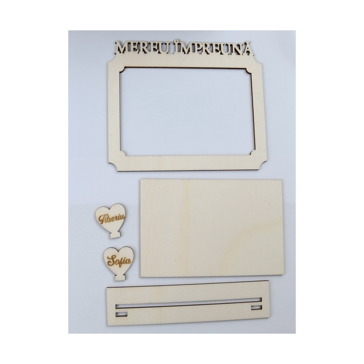 L406-Decoratiune suport foto  "Mereu Impreuna" din lemn 17.5x15 cm - 1 buc