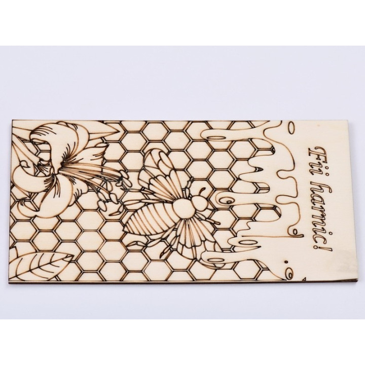 L650 - Placuta lemn pentru stimularea  creativitatii "Albinuta harnica-model 1" 10x15cm- 1 buc