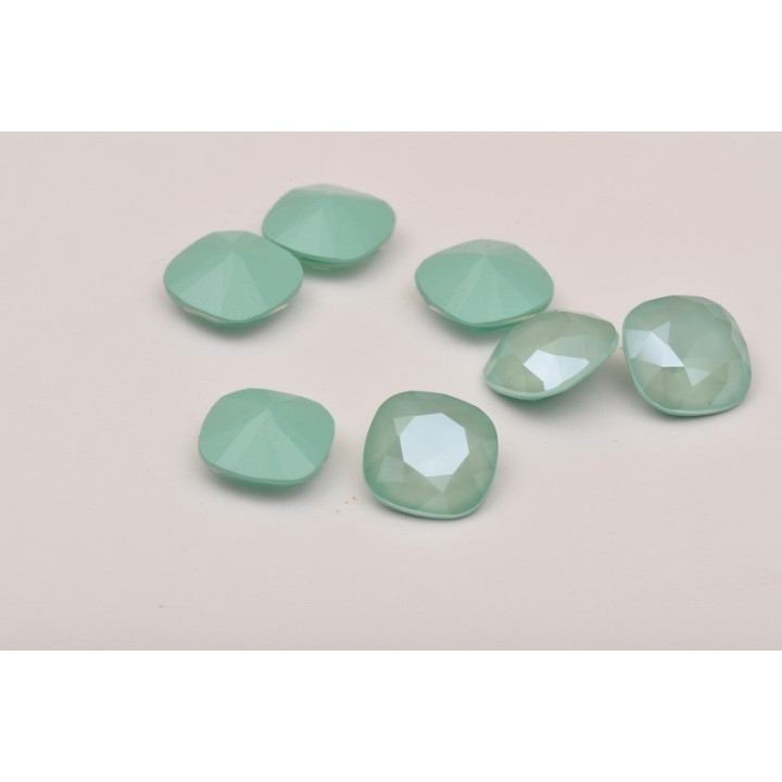 P3082-SWAROVSKI ELEMENTS 4470 Crystal Azure Blue Unfoiled 10mm