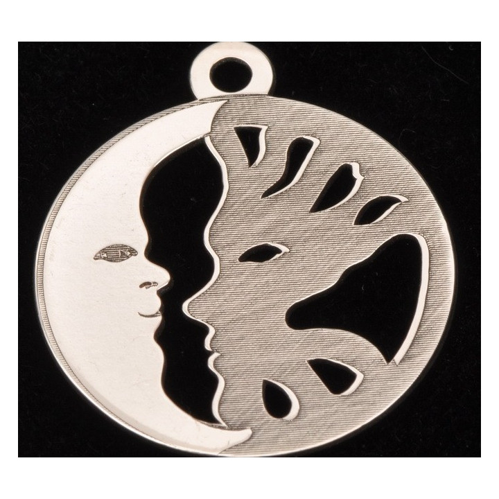 LASER-CUT-090-Decupaj pandant soarele si luna decupat si gravat 18x20mm 1 buc